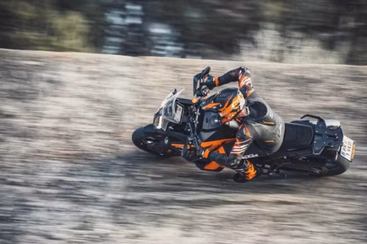 Hiện tại, hãng xe Áo vẫn chưa công bố giá xe KTM 1290 Super Adventure S 2021. Thông tin này sẽ được tiết lộ vào đầu tháng 3/2021, khi xe chính thức bán ra tại nhiều thị trường trên toàn thế giới.