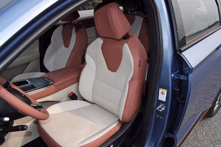 Về mặt động cơ, Haval Shenshou có cung cấp hai lựa chọn gồm: động cơ tăng áp dung tích 1.5 lít với 184 mã lực và 275 Nm mô-men xoắn cực đại, và tăng áp dung tích 2.0 lít với 224 mã lực và 350 Nm mô-men xoắn cực đại. Cả hai động đều được ghép cặp với một hộp số DCT 7 cấp.