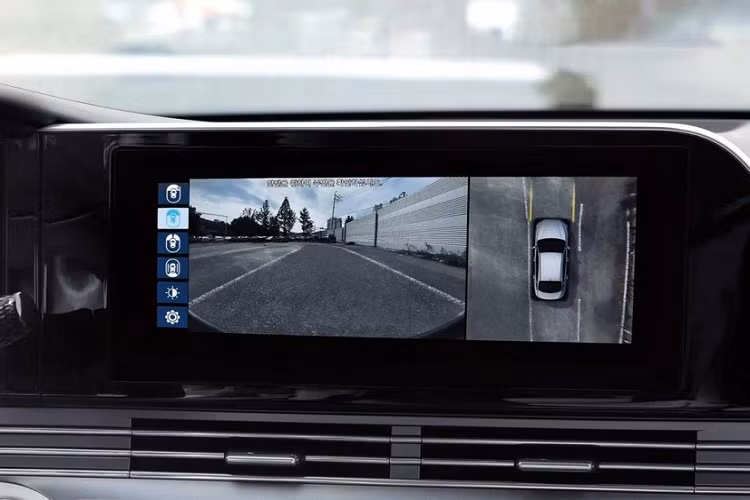 Khi mua Hyundai Grandeur Le Blanc 2021 thế hệ mới, khách hàng có thể chọn 1 trong 2 loại động cơ. Thứ nhất là động cơ xăng V6, dung tích 3.3L với công suất tối đa 294 mã lực và mô-men xoắn cực đại 343 Nm. Nếu chọn Hyundai Grandeur Le Blanc 2021 bản 3.3L, khách hàng Hàn Quốc có thể chi thêm tiền cho gói phụ kiện LeBlanc Performance Package.