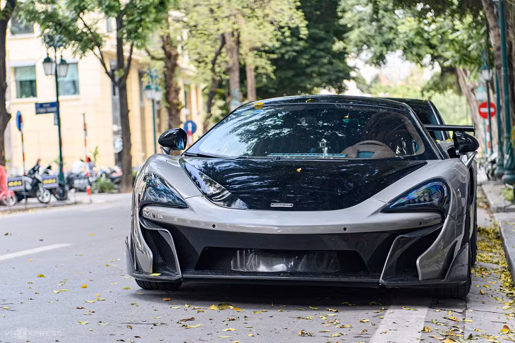Vòng đời sản xuất của McLaren 570S là 6 năm với nhiều phiên bản được cho ra đời chẳng hạn như Coupe và mui trần, 540C, 570GT, McLaren 600LT, McLaren 600LT Spider hay McLaren 620R chỉ sản xuất 350 chiếc.
