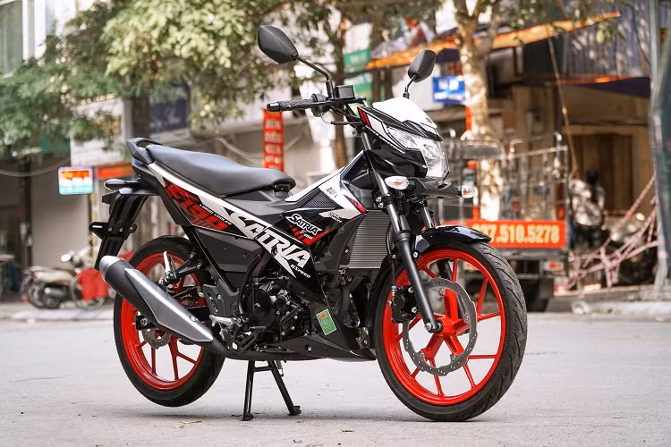 Suzuki Satria 150 nhập khẩu từ Indonesia đang có giá bán 51,99 triệu đồng tại Việt Nam.