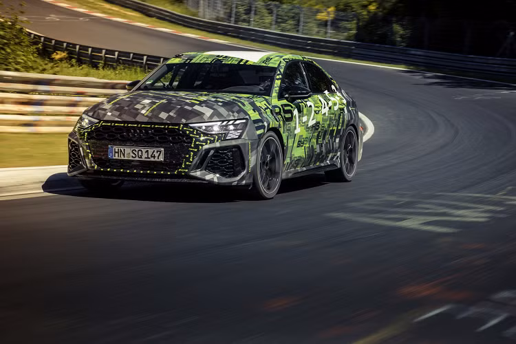 Mới đây, Audi RS3 2022 thực hiện một vòng trường đua Nurburgring dài 20,76 km trong vòng 7 phút 40,748 giây cùng tay đua Frank Stippler. Xe được nâng cấp thêm khung lồng chống lật, ghế đua cùng bộ lốp hiệu suất cao Pirelli P Zero Trofeo R.