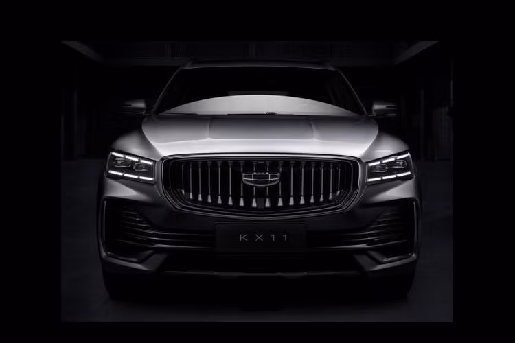 Geely KX11 hoàn toàn mới được xem là ở một vị thế khác só với những "người anh em" của mình. Nó khác biệt so với Haoyue, cụ thể KX11 sẽ không dùng hệ thống treo chùm xoắn thô sơ mà được trang bị hệ thống treo sau độc lập.