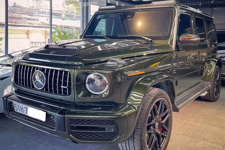 “Trái tim” của chiếc Mercedes-AMG G63 độ Brabus này vẫn là khối động cơ nguyên bản, loại V8 4.0L tăng áp kép cho ra công suất tối đa 577 mã lực và 850 Nm momen xoắn tại dải vòng tua 2.500 - 3.500 vòng/phút.