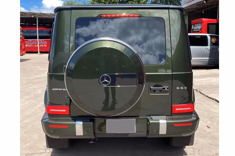 Hiện chưa rõ giá xe Mercedes-AMG G63 độ Brabus cực hiếm này là bao nhiêu, nhưng nó được dự đoán sẽ không dưới 11 tỷ đồng. Để tham khảo, Mercedes-AMG G63 chính hãng hiện đang được phân phối tại thị trường nước ta với giá 10,95 tỷ đồng.