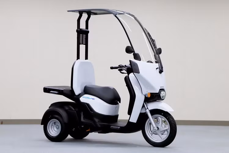 Các xe scooter Honda Gyro Canopy:e có công suất tối đa “khiêm tốn” 4,3 mã lực tại tua máy 5.800 vòng/phút, cũng như 13 Nm mô-men xoắn cực đại tại tua máy 2.300 vòng / phút.
