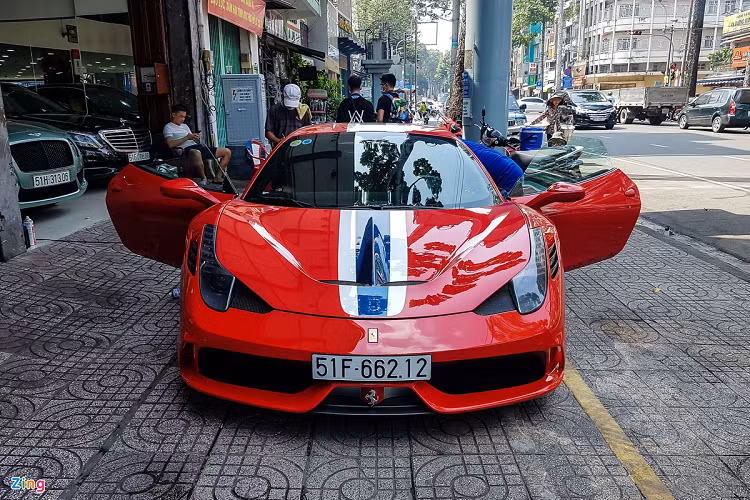 Đây là mẫu xe cuối cùng sử dụng động cơ V8 hút khí tự nhiên của Ferrari, bên cạnh phiên bản Ferari 458 Speciale mui trần. Các mẫu xe "đàn em" như Ferrari 488 GTB, 488 Pista hay Ferrari F8 Tributo hiện nay đều sử dụng động cơ V8 với công nghệ tăng áp. Ưu điểm của động cơ hút khí tự nhiên là âm thanh của hệ thống ống xả phấn khích hơn, đậm chất siêu xe truyền thống. Hiện nay, Ferrari vẫn duy trì công nghệ này trên các mẫu xe sử dụng động cơ V12 như 812 Superfast, 812 GTS…