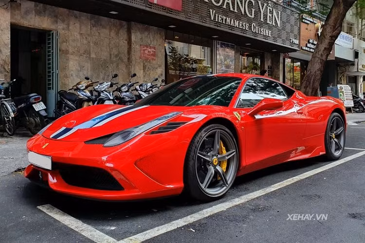 Hiện giá xe Ferrari 458 Speciale tại Việt Nam vẫn là một ẩn số, nhưng ở thời điểm năm 2016, Ferrari 458 Speciale ở nước ngoài có giá khoảng 298.000 USD (khoảng 6,66 tỷ đồng - theo tỷ giá lúc đó). Vì vậy, nhiều người dự đoán rằng 458 Speciale sau khi về Việt Nam sẽ có giá khoảng 15 tỷ đồng.