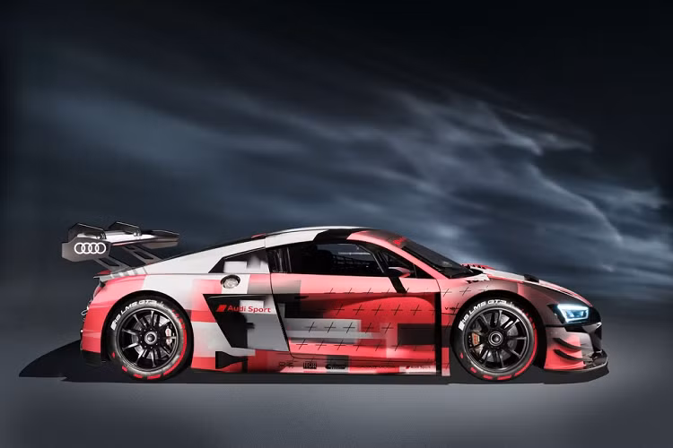 Các đội đua cũng có thể nâng cấp các phiên bản R8 LMS GT3 cũ với cấu hình Evo II. Xe sẽ được trưng bày tại giải đua Spa 24 Giờ được tổ chức tại Bỉ vào cuối tuần sau.