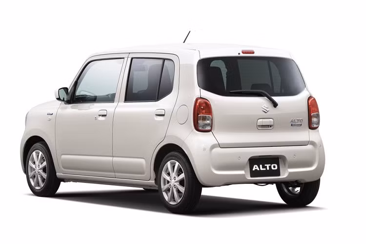 Tiếp đến là bộ vành hợp kim nhôm 14 inch với thiết kế 7 chấu mới, cửa sổ khá lớn và ốp gương ngoại thất sơn màu giống nóc xe. Ở đằng sau, Suzuki Alto 2022 được trang bị cụm đèn hậu nằm dọc, ôm lấy hai góc đuôi xe, và cản sau có thiết kế đơn giản.