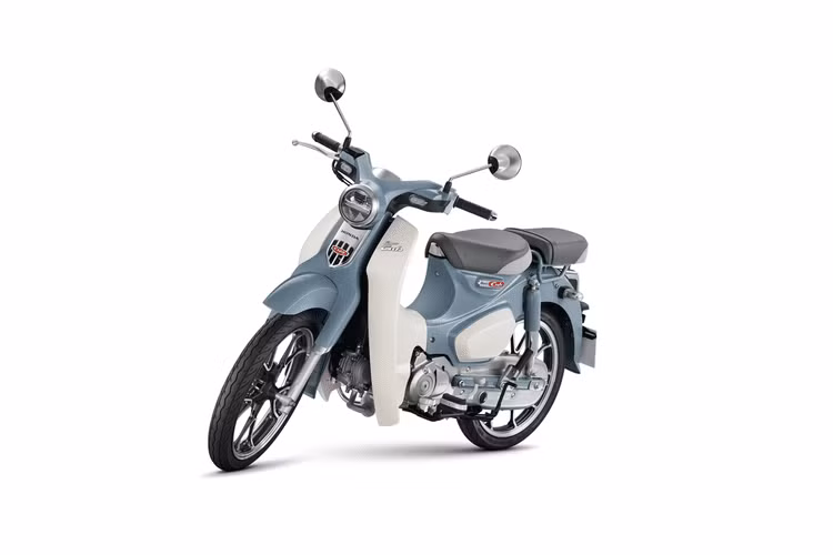 Ngoại hình của xe vẫn mang phong cách thiết kế hoài cổ với nét đặc trưng của dòng Cub huyền thoại. Xe sở hữu thiết kế theo hình chữ S, tạo ấn tượng về sự hài hòa mềm mại cho tổng thể xe. Cách phối màu thanh lịch cùng các chi tiết tinh tế trong từng đường nét và chất liệu crôm hiện đại mang đến cảm giác cao cấp về chất lượng.