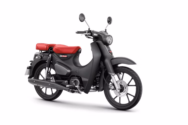 Về trang bị, xe máy Honda Super Cub C125 mới vẫn có sẵn hệ thống chiếu sáng LED, đồng hồ analog kết hợp màn hình LCD kỹ thuật số, khoá thông minh Smart Key.