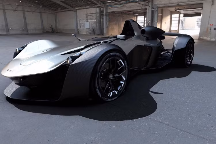 BAC Mono do Briggs (BAC) sản xuất, mẫu xe đua dành cho đường phố chỉ có 1 ghế ngồi và trọng lượng xe rơi vào khoảng hơn nửa tấn. BAC Mono được trang bị động cơ Cosworth 4 xi-lanh, dung tích 2,3 lít, sản sinh công suất tối đa 280 mã lực và mô-men xoắn cực đại 280 Nm nhưng thời gian tăng tốc từ 0-100 km/h không thua kém gì so với các siêu xe đình đám của Hoàng Kim Khánh đang sở hữu như McLaren Senna, Lamborghini Aventador S LP740-4 hay Ferrari 488 Pista Spider.