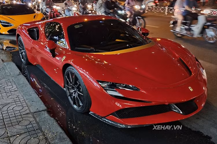 Ngam sieu xe Ferrari SF90 Stradale khong duoi 30 ty tai Sai Gon