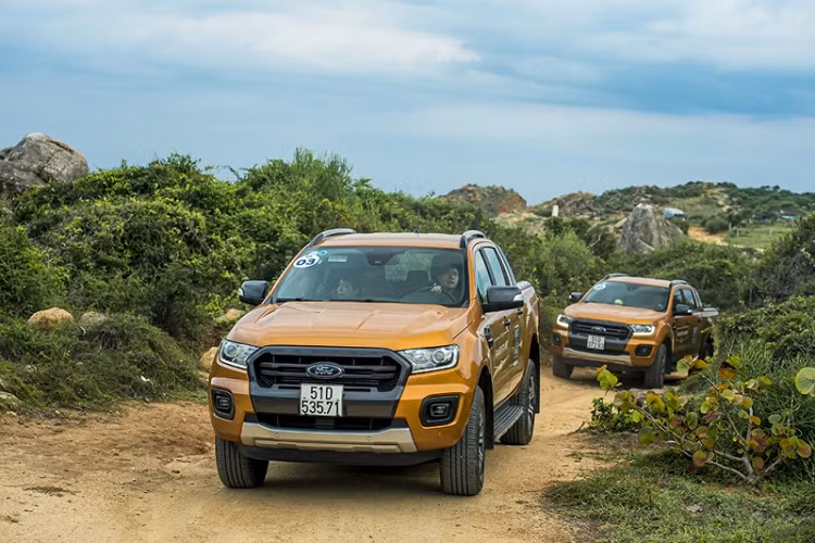 Ford Ranger tai Viet Nam tiep tuc xay chac ngoi “vua ban tai“