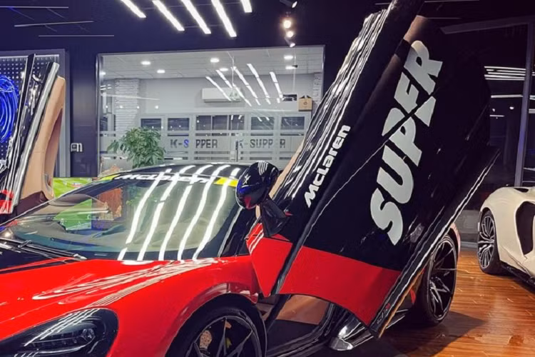 Được biết, sau 3 tháng lên xe về Bến Tre định cư, siêu xe McLaren 570S lại được rao bán tìm chủ mới nên người bán muốn thay đổi lại diện mạo siêu xe để hợp phong thủy nhằm nhanh chóng có khách hàng tìm xe để tậu về garage.