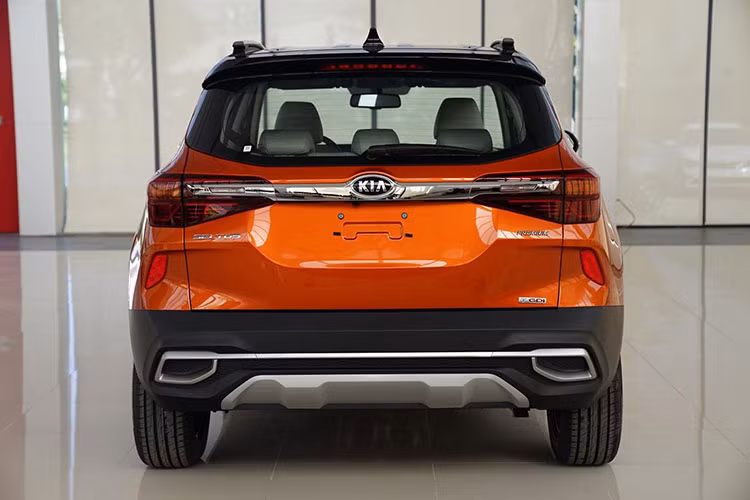Kể từ khi ra mắt thị trường Việt Nam vào tháng 7/2020, mẫu xe SUV Kia Seltos mới luôn là chiếc xe B-SUV đô thị bán chạy nhất phân khúc. Mẫu xe "hot" của Kia dù mở bán những tháng cuối năm 2020 nhưng đạt doanh số ấn tượng đến 6.065 xe bàn giao đến khách hàng.