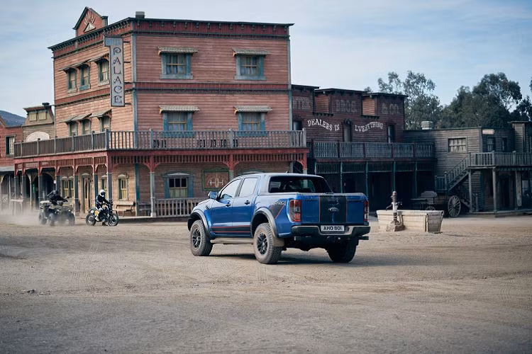 Tương tự phiên bản tiêu chuẩn, Ford Ranger Raptor Special Edition dùng động cơ diesel tăng áp kép 2.0L 4 xi-lanh, công suất 210 mã lực, mô-men xoắn 500 Nm, hộp số tự động 10 cấp và hệ dẫn động 2 cầu. Đây cũng là động cơ được trang bị trên model Ranger Raptor bán tại Việt Nam.