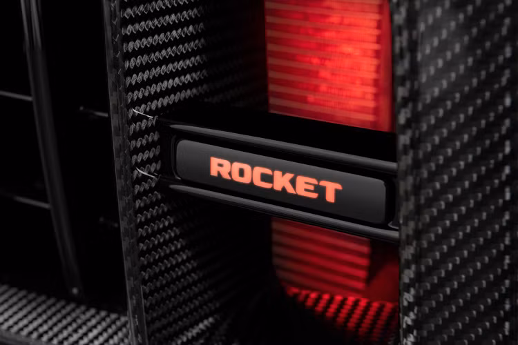 Trước bản độ G-Class Brabus Rocket 900, tên gọi này cũng từng được sử dụng cho bản độ hiệu năng cao dựa trên mẫu Mercedes-AMG GT 63 S 4Matic+, mẫu xe cũng sở hữu một số chi tiết tương đồng như trên chiếc G-Class độ như bộ mâm đặc biệt với thiết kế viền mâm đặc, phối màu ngoại thất đen bóng hoặc xám xi măng quen thuộc cùng những chi tiết được tô điểm với màu đỏ nổi bật.