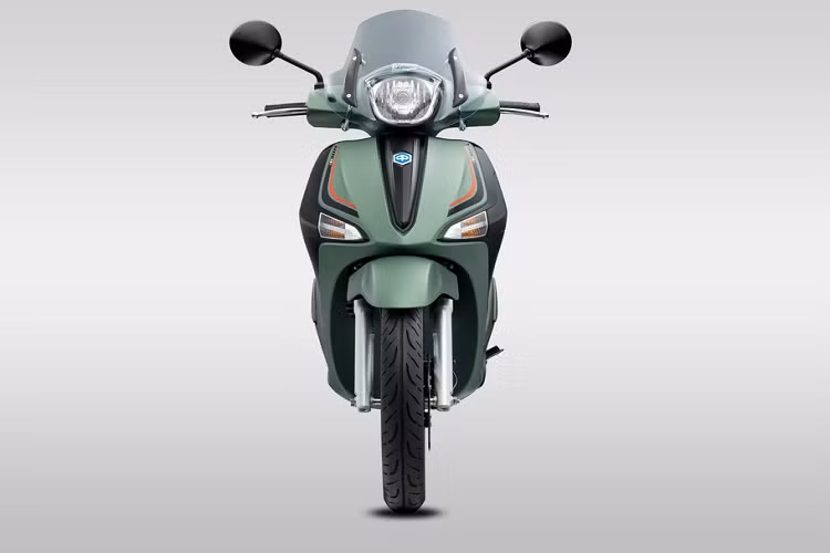 Ý tưởng đưa phụ kiện kính chắn gió đen mờ kết hợp tinh tế với tông xanh Green Matte thời thượng đã trở thành điểm nhấn làm nổi bật vẻ đẹp thể thao hiện đại trên phiên bản đặc biệt Piaggio Liberty S 2021 mới. Ngoài ra thiết kế tem mới với lá cờ Ý tinh tế và phá cách, thể hiện sự tỉ mỉ đến từng chi tiết trên Phiên bản đặc biệt này.