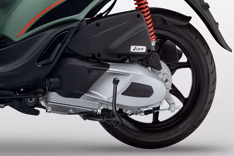 Piaggio Liberty S sử dụng thế hệ động cơ iGet 4 kì 3 van với hệ thống phun xăng điện tử đảm bảo hiệu suất tối đa và lượng tiêu thụ nhiên liệu tối thiểu. Động cơ mới đáng tin cậy với chi phí bảo dưỡng thấp, đồng thời giảm tiếng ồn và mang lại hiệu quả cao trong mọi điều kiện di chuyển.