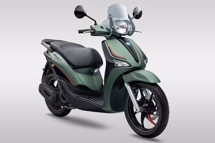 Với đường nét hiện đại, màu xanh thời thượng, cùng những chi tiết độc đáo, Phiên bản Piaggio Liberty S 2021 đặc biệt sở hữu tất cả những ưu điểm của dòng xe đô thị Piaggio, với những điểm nhấn đậm chất thể thao phù hợp với những cá tính trẻ trung, năng động đang tìm kiếm những cảm hứng khác biệt trên hành trình mỗi ngày.