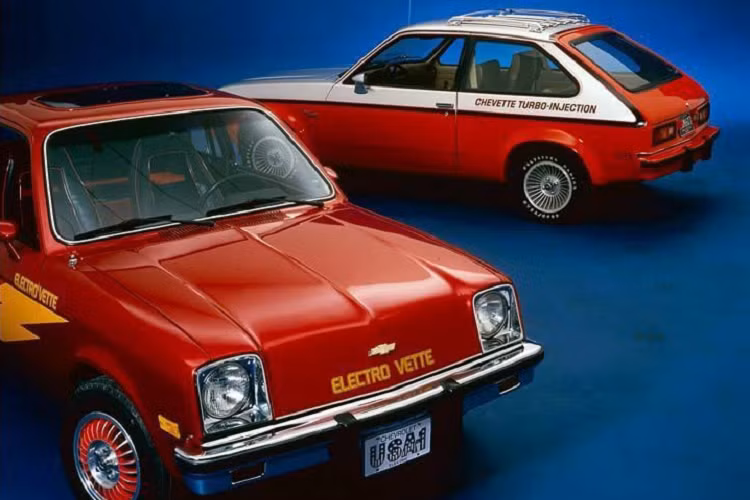 Chevrolet Electrovette: Vào những năm 1970, Chevrolet cũng đã có bước phát triển trong ngành EV, khi General Motors điều chỉnh chiếc Chevrolet Chevette thành mẫu xe ý tưởng Electrovette. Đáng tiếc là mẫu xe này không được sản xuất hàng loạt do không đủ sức cạnh tranh với xe động cơ đốt trong. Chevrolet Electrovette có tầm hoạt động 80 km, tốc độ tối đa 85 km/h. 