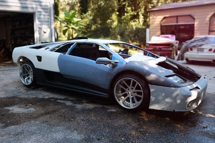 Lamborghini Diablo “nhai”, khong dong co van rao ban gan 700 trieu dong