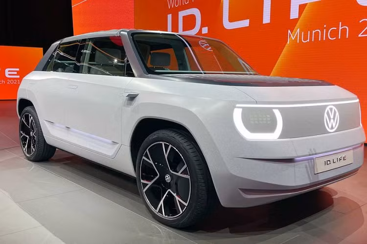 Về truyền động, mẫu xe điện Volkswagen ID. Life sử dụng nền tảng điện hoàn toàn MEB với trang bi một mô-tơ điện công suất 230 mã lực, đi kèm viên pin 57 kWh, cho phép xe tăng tốc từ 0 - 100 km/h trong 6,9 giây và phạm vi hoạt động là 400 km.