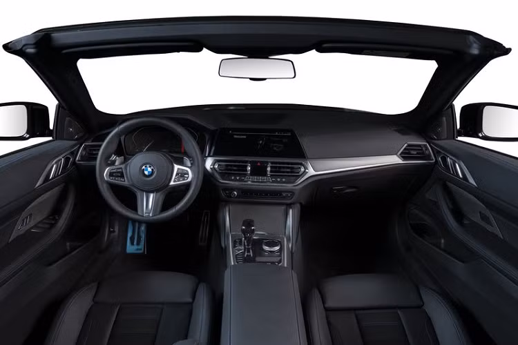 Đèn pha BMW Laserlight tiên tiến nhất được trang bị tiêu chuẩn cho BMW 4 Series Convertible tại thị trường Việt Nam. Hệ thống đèn Laserlight sở hữu chức năng vào cua thích ứng với khả năng chiếu sáng thay đổi theo hành trình được tối ưu hóa cho việc lái xe trong đô thị và xa lộ. Ở tốc độ trên 60 km/h, công nghệ BMW Laserlight siêu sáng sẽ giúp gia tăng phạm vi chùm sáng lên đến 550 mét và theo sát đường đi một cách vô cùng linh hoạt giúp đảm bảo an toàn cho người lái khi di chuyển trong đêm tối.