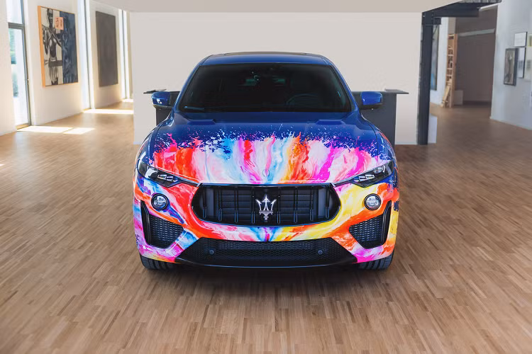 Chiếc Maserati Levante Trofeo đặc biệt này được tạo ra thông qua chương trình cá nhân hóa Maserati Fuoriserie với nhiều lựa chọn thay thế khác nhau cho phép khách hàng có được một chiếc Maserati phù hợp với sở thích của họ. Chiếc xe được xem như một bộ quần áo được mặc lên mình một cách tự hào và đi trên các con đường trên thế giới nhằm thể hiện bản thân và là biểu tượng của khái niệm sang trọng đương đại.