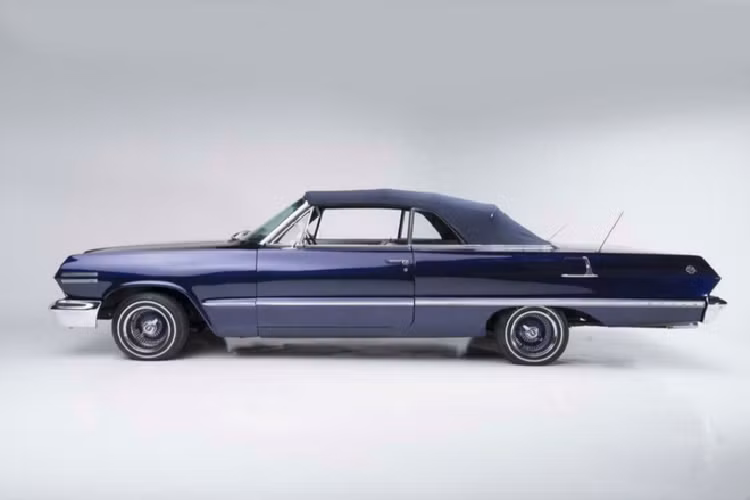 Xe được bán đấu giá tại trang tại Goldin Auctions. Mức giá xe Chevrolet Impala 1963 này khởi điểm từ 140.000 USD và dự đoán sẽ chạm mốc 250.000 USD.
