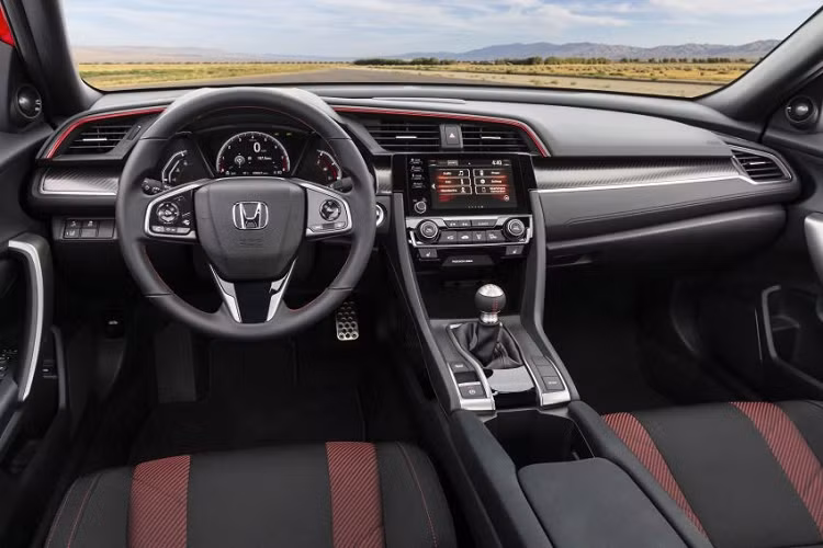 Theo một thông báo cũ, Honda Civic Si thế hệ mới sẽ được bán ra vào tháng 10 năm nay với trang bị hộp số sàn.