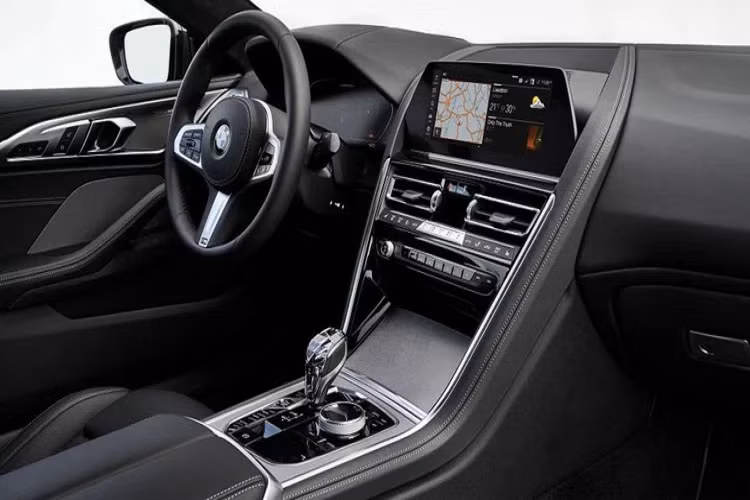 Giá xe BMW 840i Coupe 2021 tại Việt Nam vẫn là một ẩn số. Tại thị trường Mỹ, phiên bản tiêu chuẩn của xe có mức bán ra khởi điểm khoảng 85.000 USD (1,93 tỷ đồng), mức giá này chưa bao gồm nhiều chi phí khác và “đồ chơi” options đi kèm.