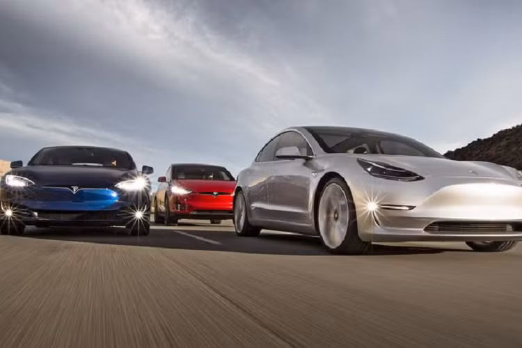 Cong nghe pin moi cua Tesla co te bao to bang... lon nuoc ngot