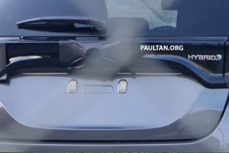 Nguồn cung cấp sức mạnh cho Mazda2 thế hệ thứ tư sẽ là hệ truyền động hybrid do Toyota sản xuất, bao gồm máy xăng 3 xi-lanh, hút khí tự nhiên, dung tích 1.5L, 2 mô-tơ điện/máy phát điện và cụm pin lithium-ion. Hệ truyền động này tạo ra công suất tổng cộng 114 mã lực và mô-men xoắn cực đại 120 Nm.