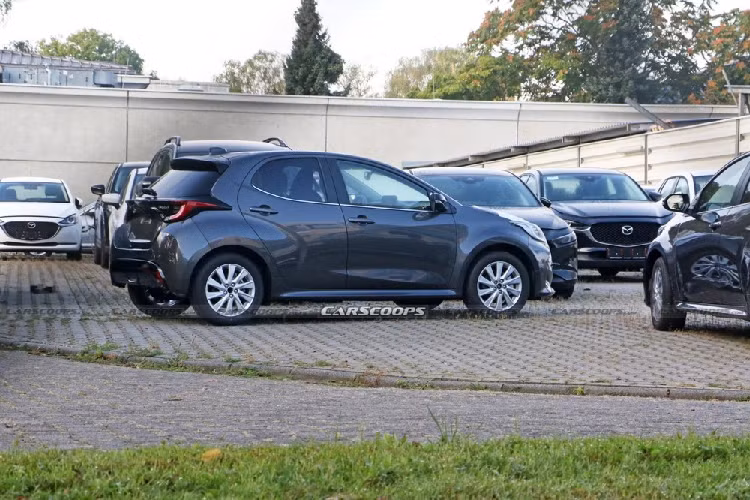 Trong khi đó, ở thị trường Nhật Bản, Mazda2 thế hệ mới dự kiến sẽ có thiết kế khác biệt so với Toyota Yaris. Theo giới báo chí Nhật Bản, Mazda2 2023 có thể sẽ ra mắt xứ sở hoa anh đào vào năm sau.
