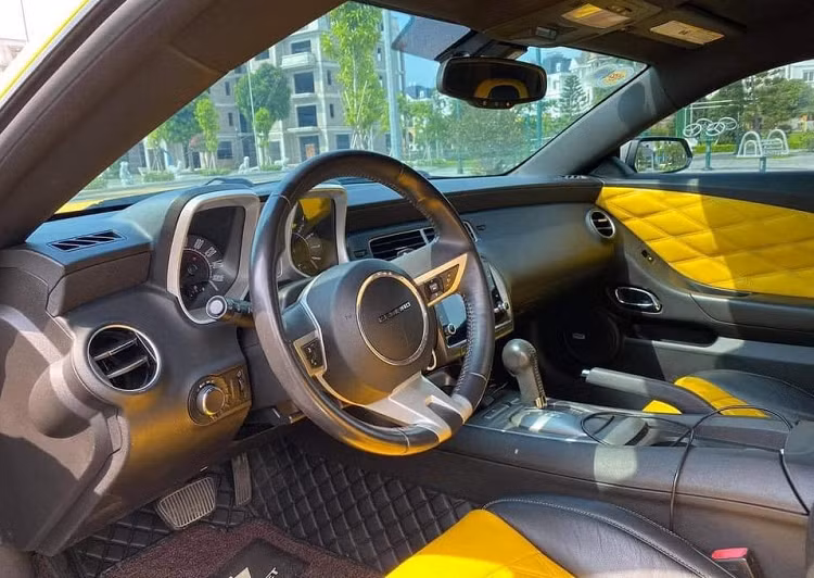 Chevrolet Camaro hon 1,3 ty tai Viet Nam bi dan mang 