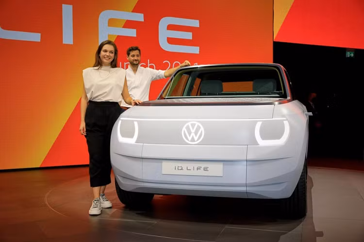 Tham gia triển lãm Ô tô Munich 2021, hãng Volkswagen đã chính thức trình làng mẫu xe concept hoàn toàn mới mang tên ID. Life. Theo hãng xe ôtô Đức - Volkswagen ID Life 2022 mới là mẫu xe đô thị giá rẻ và chạy hoàn toàn bằng điện.