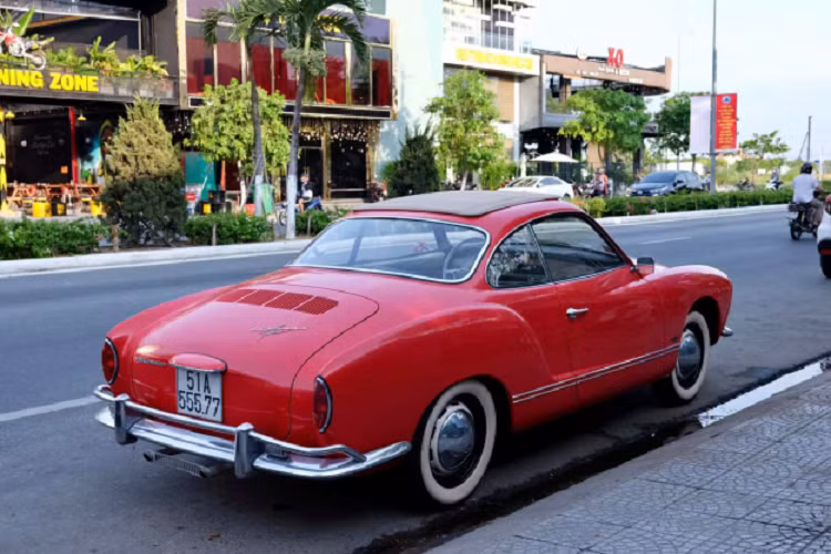Được “chắp bút” bởi nhà thiết kế Luigi Segre (chủ sở hữu Ghia SpA) cùng với Karmann và hãng xe Volkswagen đã kết hợp để tạo nên một dòng xe Karmann Ghia (Type 14) khi trình làng nó vào năm 1955 tại Triển lãm Ô tô Quốc tế Frankfurt. Karmann Ghia (Type 14) đã trở thành một trong những chiếc xe đẹp nhất trong thập niên 1950.