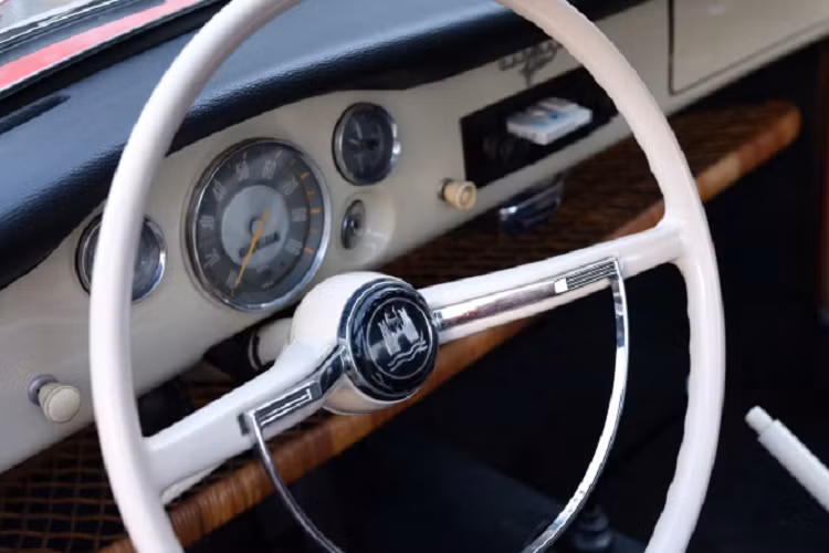 Volkswagen Karmann Ghia Type 14 được bán ra thị trường với 2 biến thể bao gồm coupe với thiết kế chỗ ngồi 2 + 2 trong giai đoạn từ 1955 – 1974) và biến thể mui trần được sản xuất trong giai đoạn 1957 – 1974. Karmann Ghia Type 14 ngưng sản xuất vào ngày 21 tháng 6 năm 1974.
