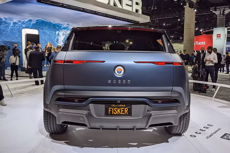 Đối với giá cả, giá xe Fisker Ocean 2023 sẽ có mức khởi điểm 37.499 USD cho bản Sport tiêu chuẩn, và tăng lên 68.999 USD cho bản Extreme và One. Quá trình sản xuất dự kiến sẽ bắt đầu từ ngày 17/11/2022, và lịch giao hàng sẽ là trong năm 2023.
