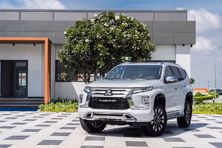 Mitsubishi Pajero Sport dang duoc dai ly giam toi 120 trieu dong