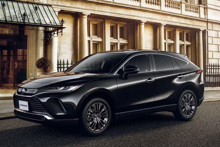 Như đã chia sẻ từ trước, lý do động cơ tăng áp bị loại bỏ trên mẫu xe SUV Toyota Harrier 2021 nằm ở vấn đề khí thải và tiết kiệm nhiên liệu. Tuy nhiên, việc Harrier 2021 không có lựa chọn động cơ mạnh mẽ nào khiến khá nhiều người tiếc nuối.