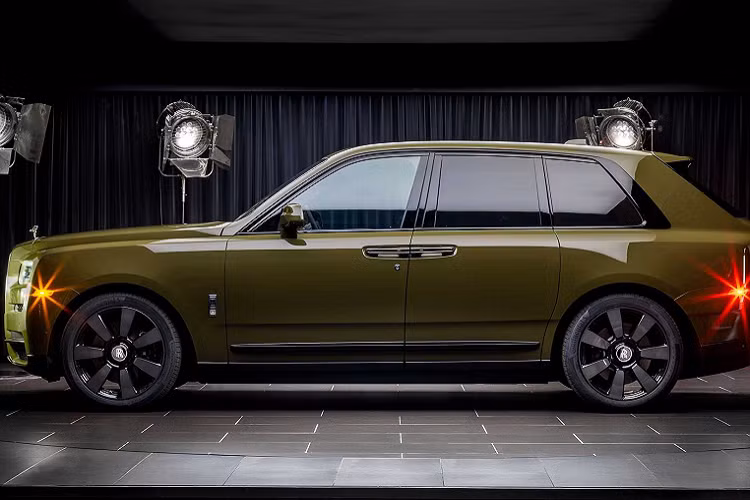 Will Vetter - Giám đốc Sản phẩm của Rolls Royce tại Mỹ cho biết: "Chúng tôi đã giúp khách hàng cá nhân hóa chiếc xe từ những màu sắc đã được phát triển bởi bộ phận thiết kế Rolls-Royce Bespoke, nhưng bộ sưu tập màu giới hạn này thì chưa từng có trước đây".