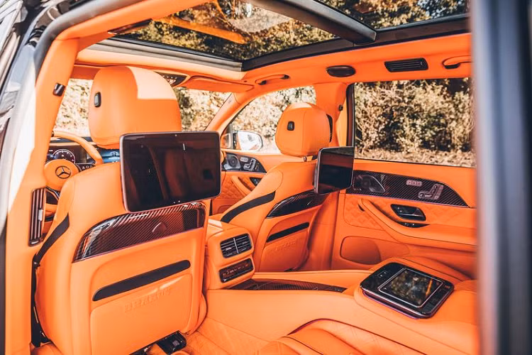 Cuối cùng, dù hãng xe Đức thiết kế Mercedes-Maybach GLS để dành cho các ông chủ và người lái thường là tài xế nhưng Brabus vẫn nâng cấp hiệu suất cho chiếc xe.