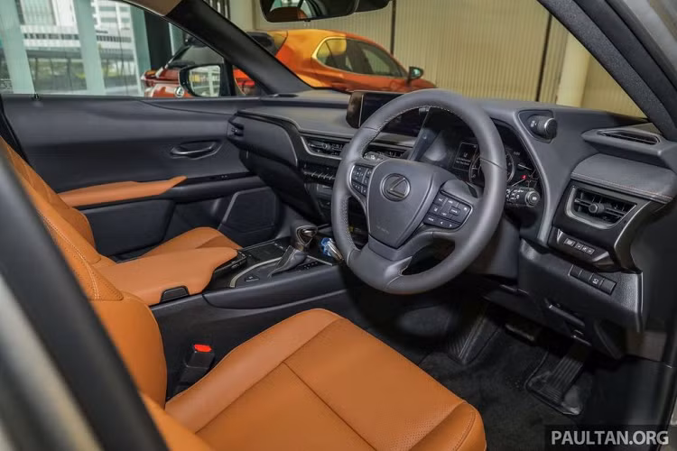 Mẫu xe này được phát triển dựa trên nền tảng khung gầm TNGA do tập đoàn mẹ Toyota phát triển với thông số chiều dài cơ sở đạt 2,64m.