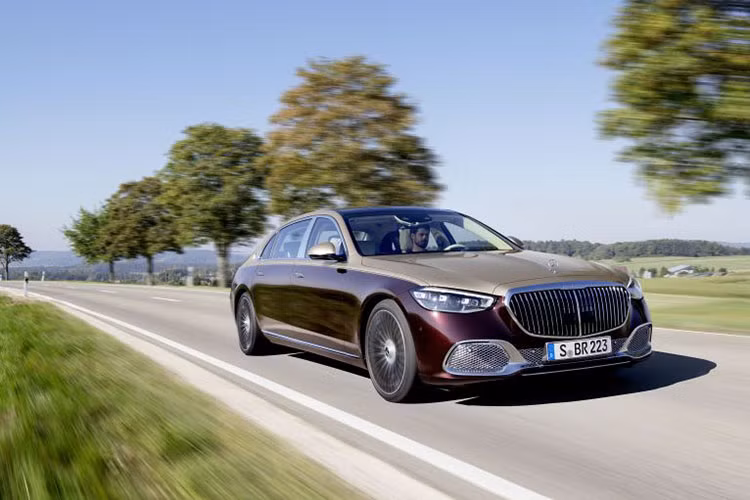 Hiện thương hiệu Đức vẫn chưa công bố thời điểm trình làng và giá xe Mercedes-Maybach S680 2021. Trong khi đó, bản tiêu chuẩn của dòng xe siêu sang này có giá khởi điểm từ 184.900 USD (khoảng 4,29 tỷ đồng) tại thị trường Mỹ.