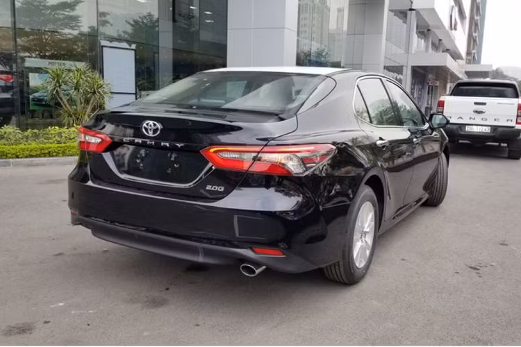 Kia K5 GT-Line cao nhất sử dụng động cơ dung tích 2.5L Theta-III GDi cho ra công suất 191 mã lực và mô-men xoắn 246 Nm, hộp số tự động 8 cấp. Mức tiêu thụ nhiên liệu trong điều kiện đường hỗn hợp là 7,06 lít/100km.