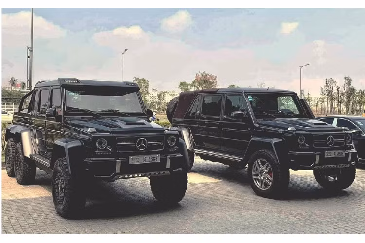 Lần đầu tiên trình làng vào năm 2013, Mercedes-Benz G63 AMG 6x6 nhắm đến các đại gia dầu mỏ ở Trung Đông do có sở thích off-road trên sa mạc. Trong đó, hãng xe sang Đức đã trang bị đến 4 bánh sau cho "quái vật off-road" này. Chưa hết, dòng SUV 6 bánh, Mercedes-Benz G63 AMG 6x6 còn được trang bị 6 khóa vi sai và chiều cao gầm 460 mm. Điều này giúp cho xe dễ dàng chinh phục nhiều địa hình hiểm trở hay băng qua các con suối khá dễ dàng. Nhưng di chuyển trên đường phố của Campuchia lại không dễ chịu chút nào.